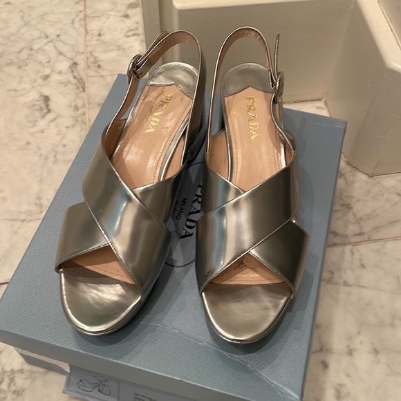 Prada crisscross heels - Picture 2 of 5